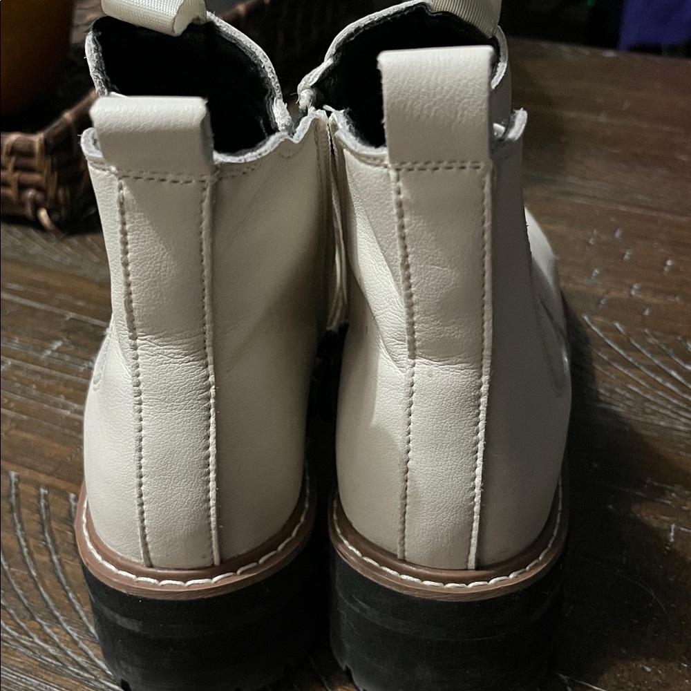 AquaDiva Cream Chunky Sole Ankle Boots 36 - Picture 3 of 5